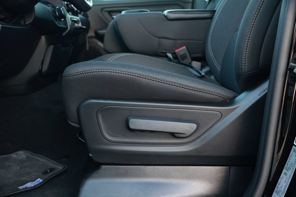 New 2026 RAM 1500 Express AWD/4WD image 16