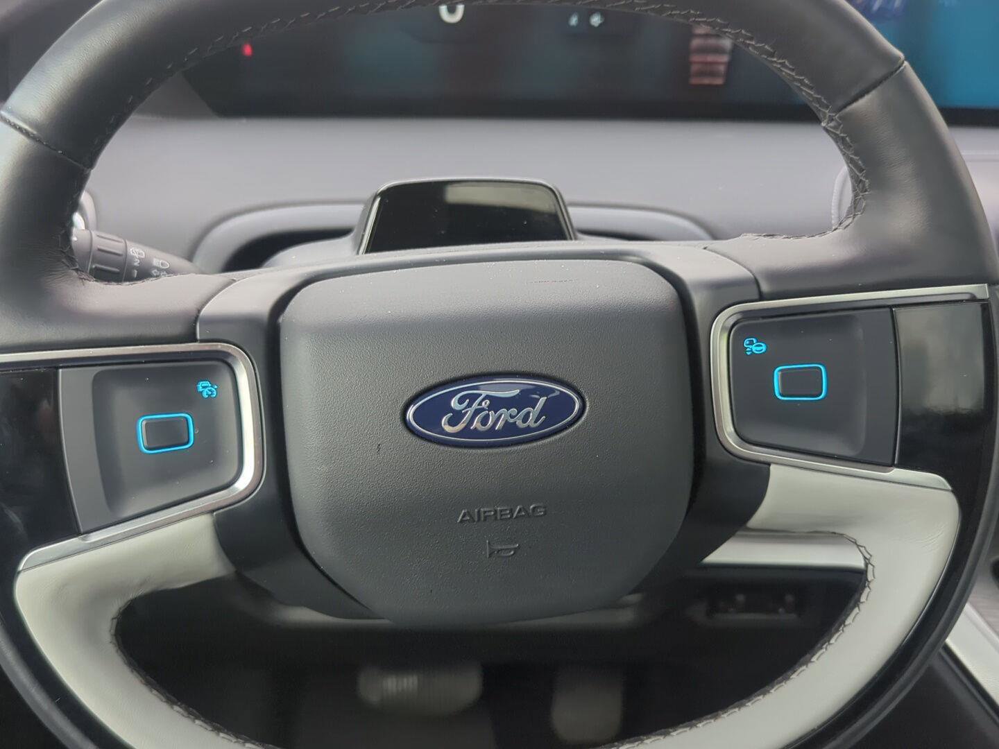 Used 2025 Ford Expedition Platinum image 17