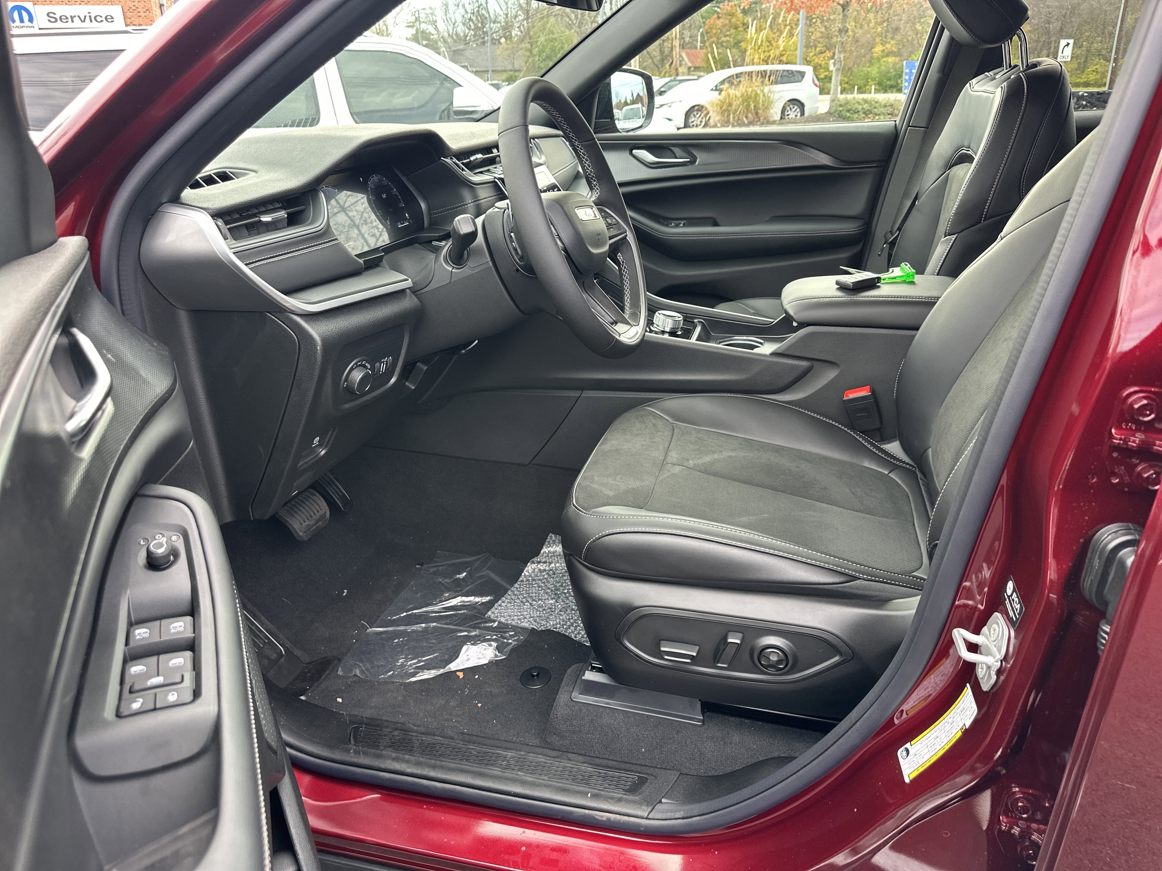 New 2025 Jeep Grand Cherokee Altitude image 26