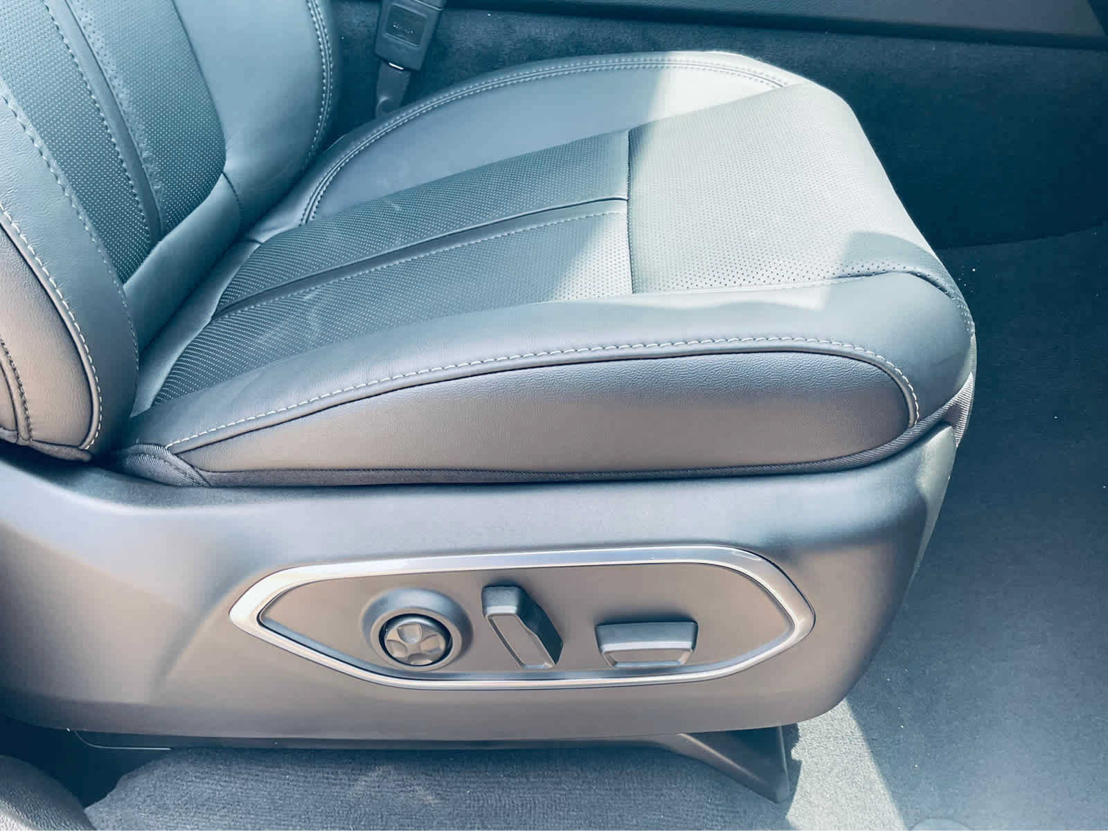 New 2024 Jeep Wagoneer 4WD w/ Convenience Group I image 14
