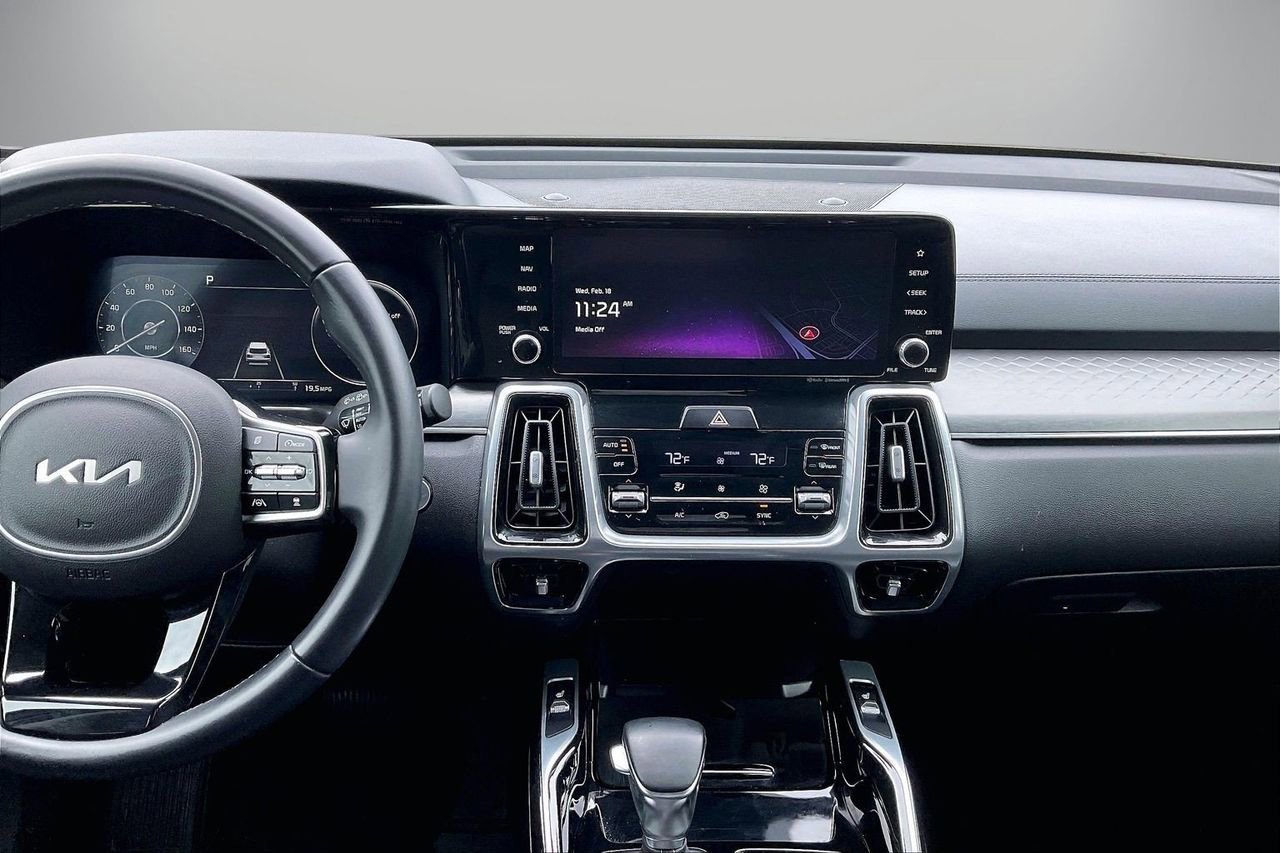 Used 2023 Kia Sorento SX image 13
