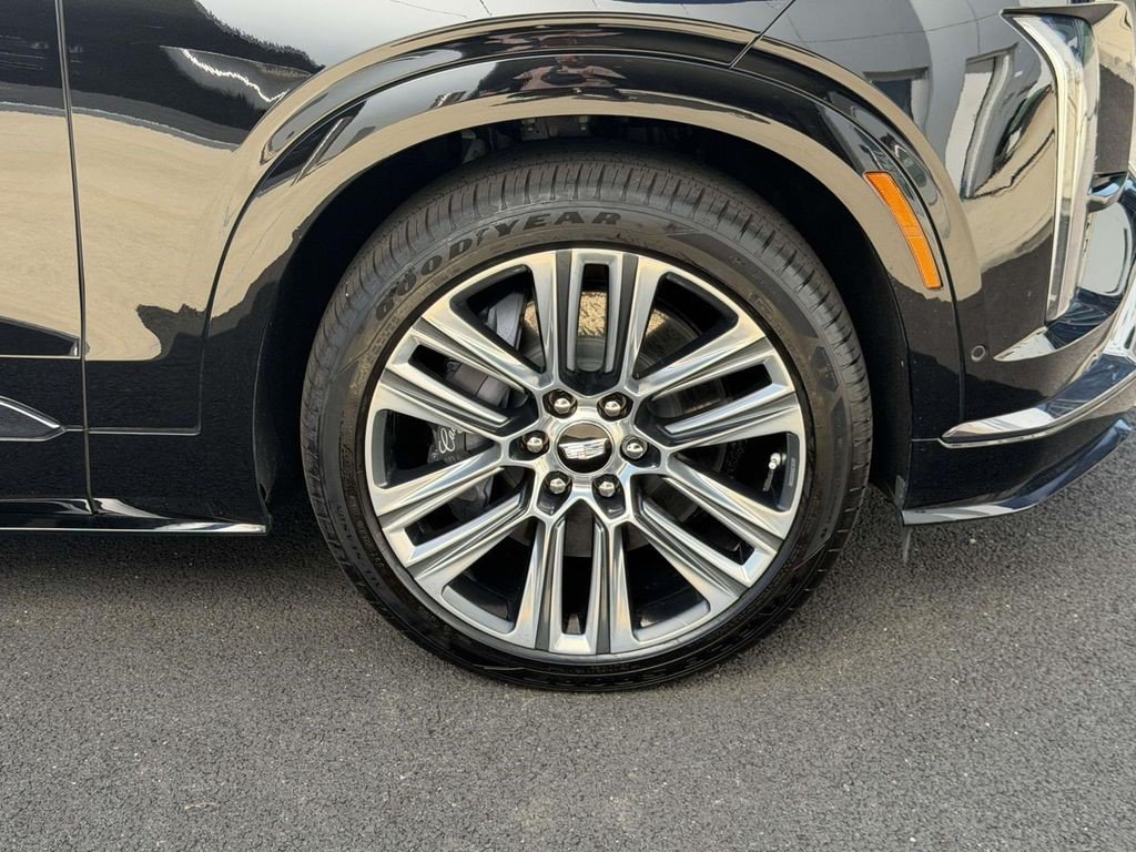 Certified 2026 Cadillac Vistiq Platinum w/ LPO, Floor Liner Package AWD/4WD image 9