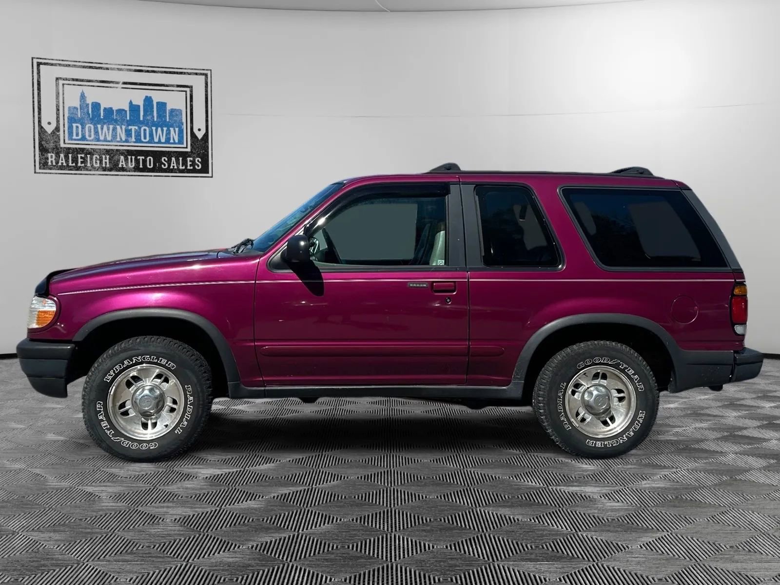 Used 1996 Ford Explorer Sport image 4