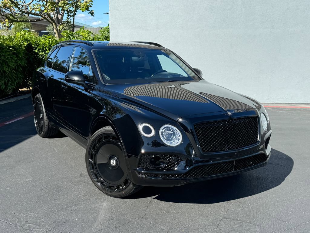 Used 2017 Bentley Bentayga image 1