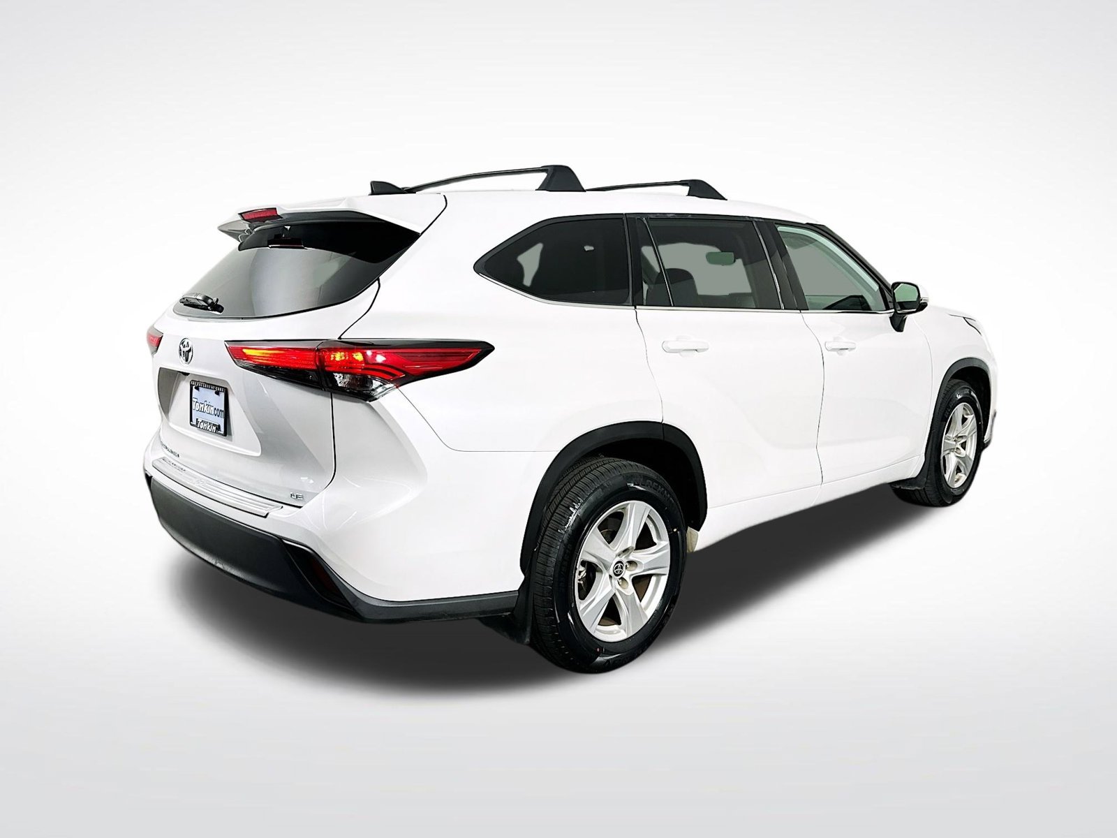 Used 2022 Toyota Highlander LE FWD image 8