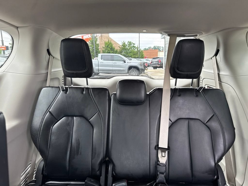 Used 2023 Chrysler Pacifica Touring-L FWD image 25