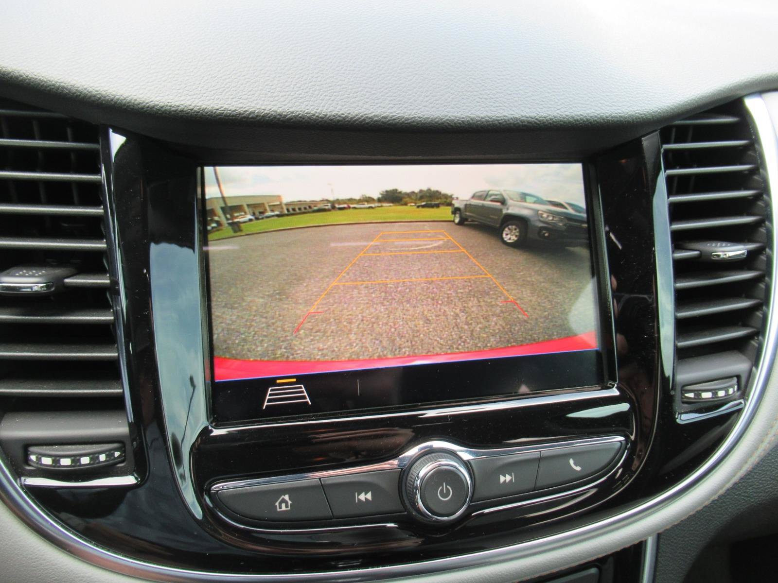 Certified 2018 Chevrolet Trax Premier FWD image 32