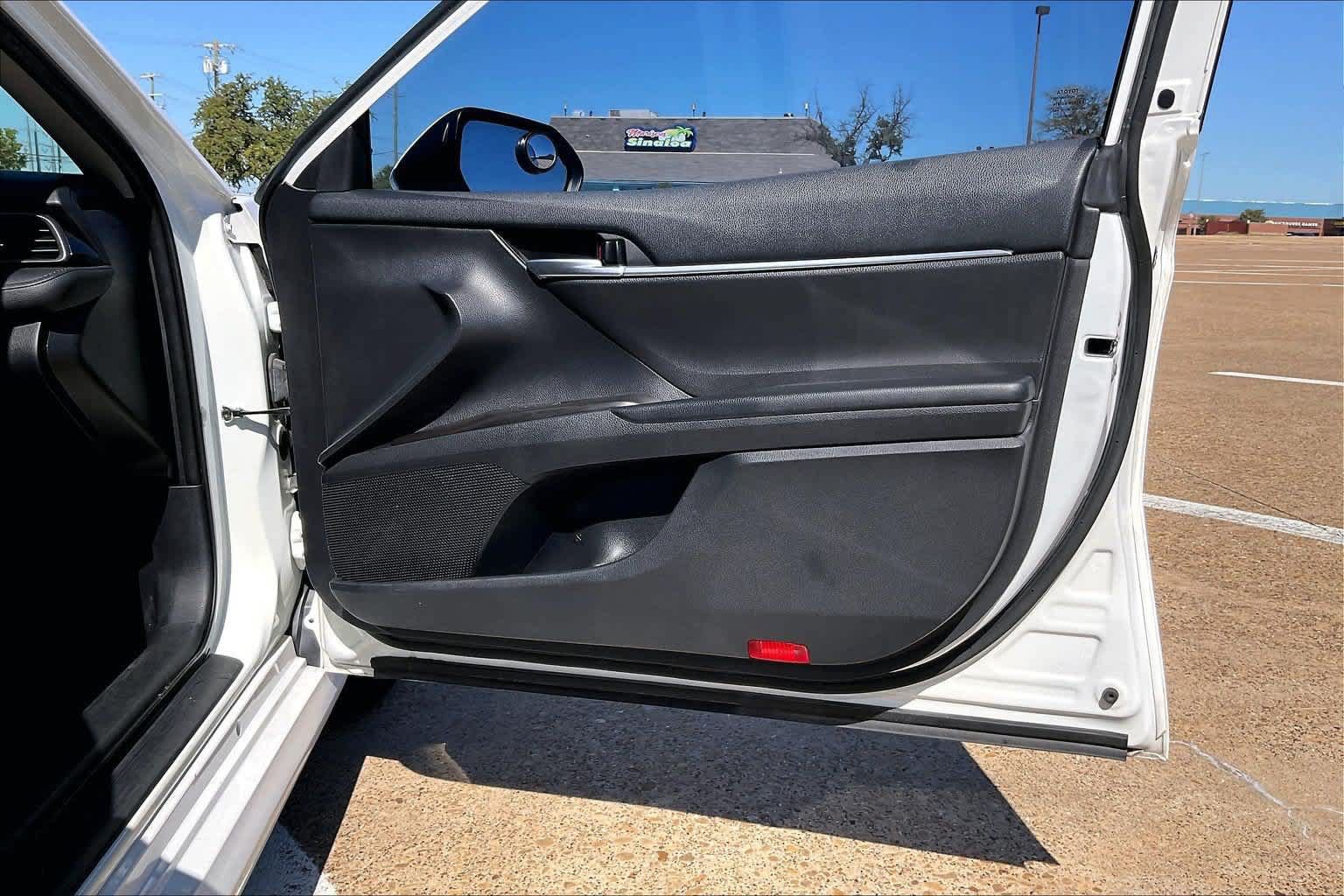 Used 2021 Toyota Camry LE FWD image 27