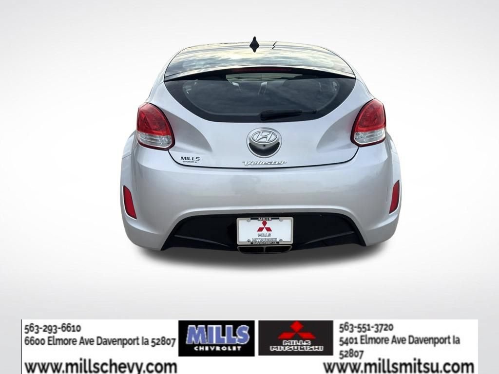 Used 2017 Hyundai Veloster Value Edition FWD image 4