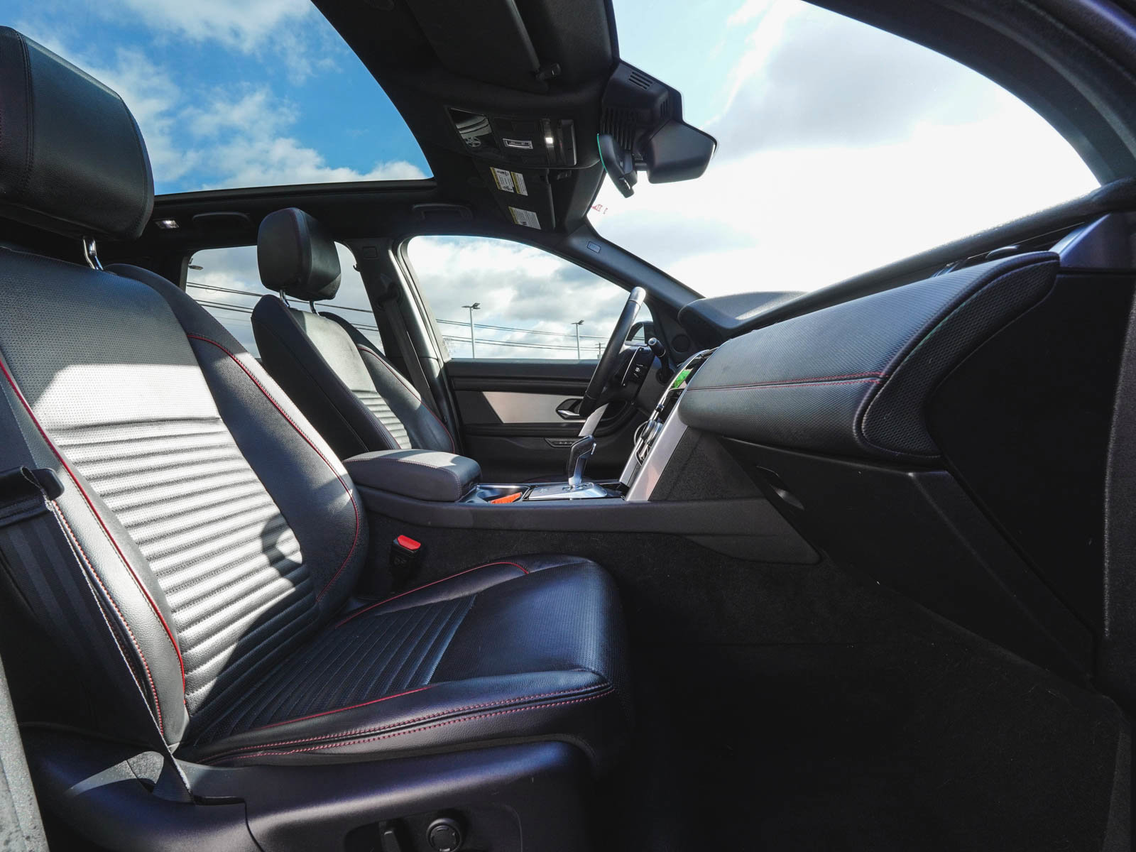 Used 2023 Land Rover Discovery Sport SE R-Dynamic image 38