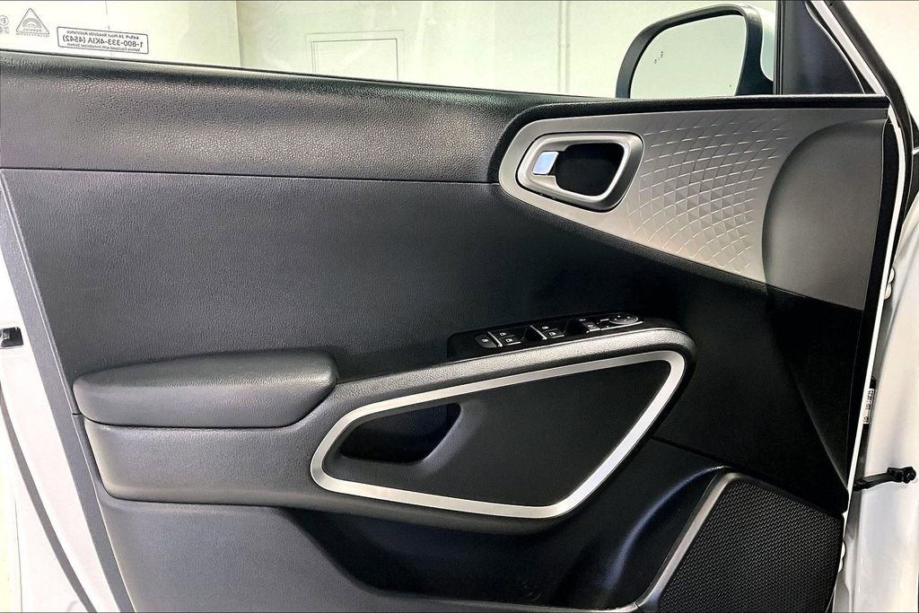Used 2025 Kia Soul LX image 20