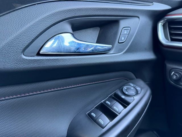 Used 2021 Chevrolet TrailBlazer RS w/ Technology Package image 17