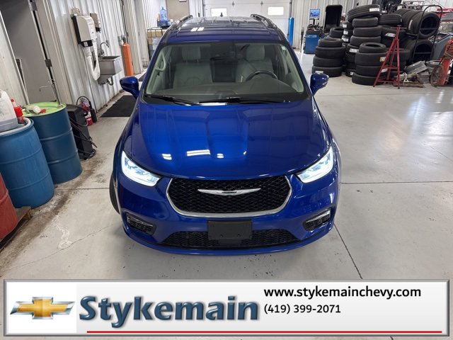 Used 2021 Chrysler Pacifica Touring-L w/ Uconnect Theater Family Group image 31