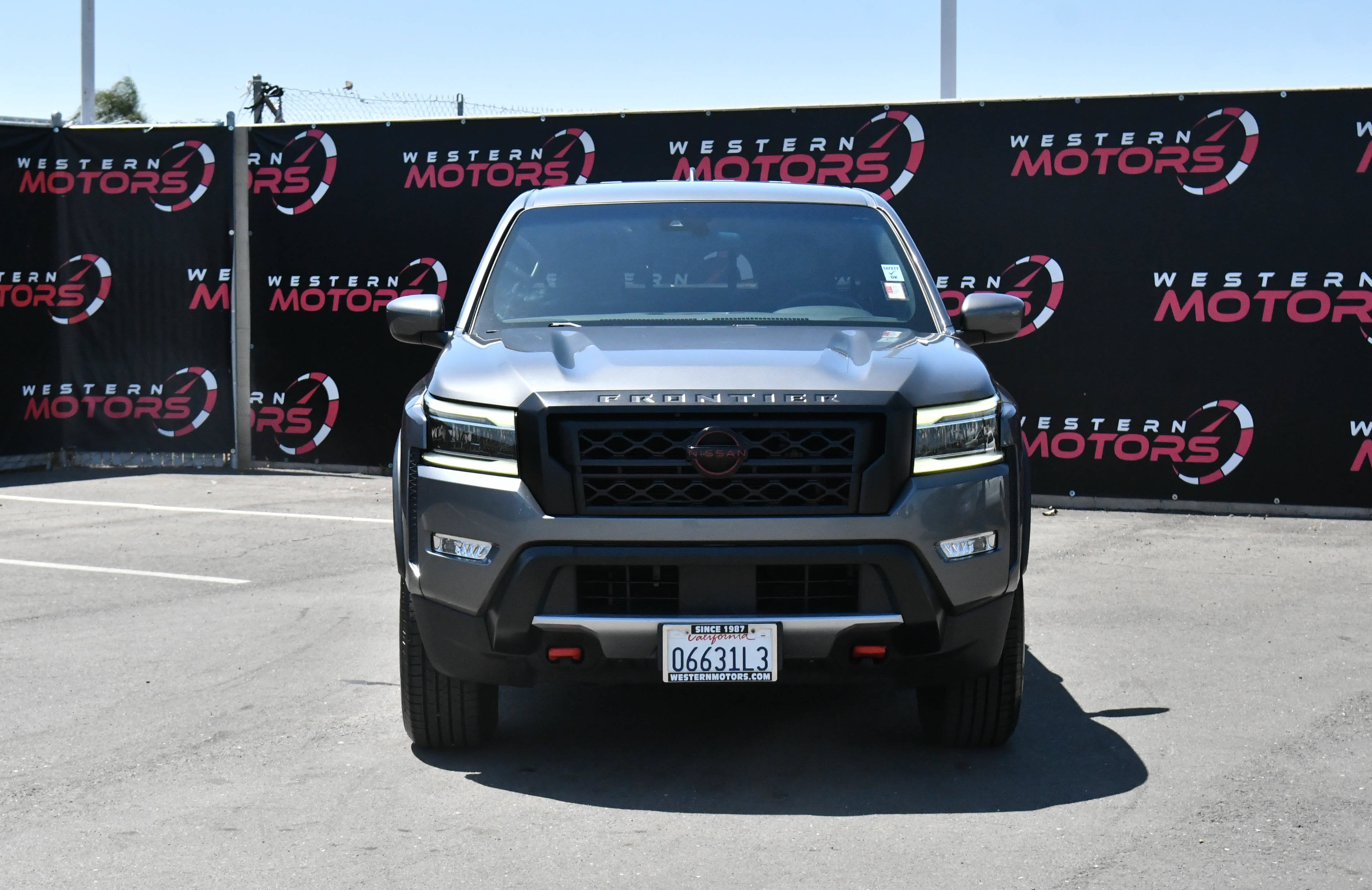 Used 2022 Nissan Frontier Pro-X RWD image 2