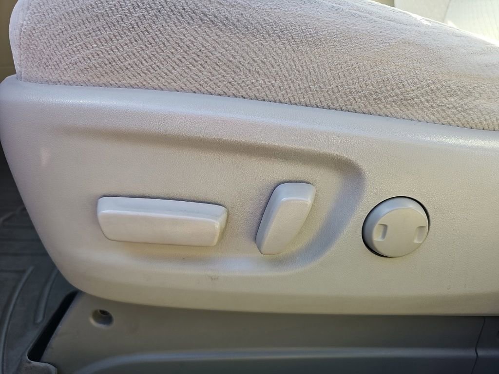 Used 2013 Toyota Sienna LE FWD image 12