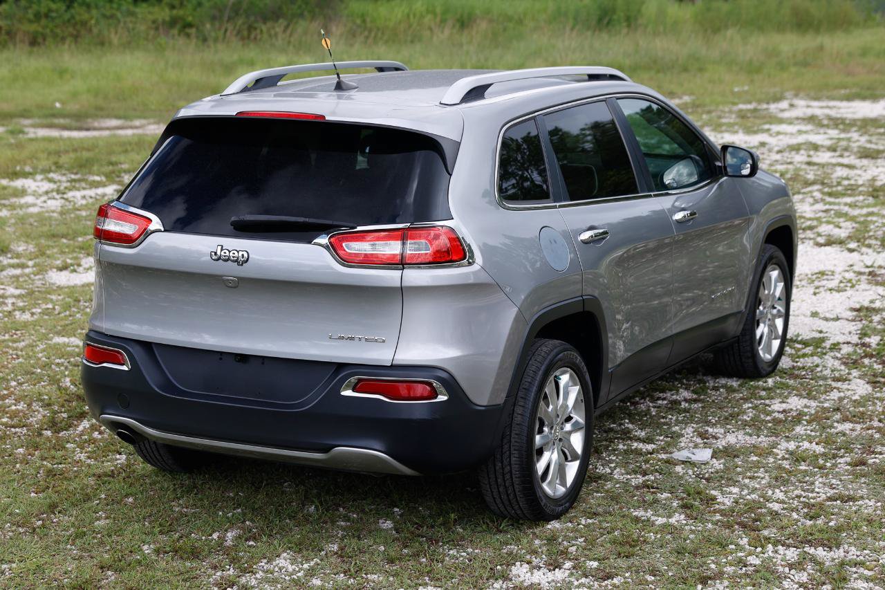 Used 2016 Jeep Cherokee Limited FWD image 11