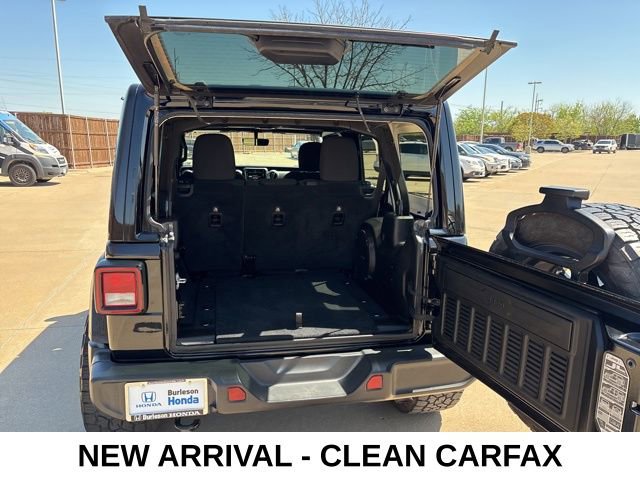 Used 2019 Jeep Wrangler Unlimited Sahara w/ Uconnect 4C Nav & Sound Group image 18