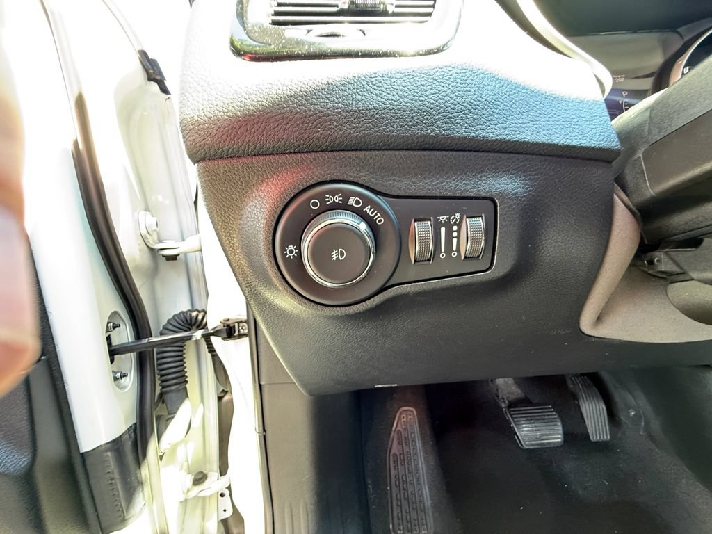 Used 2021 Jeep Compass Limited w/ Sun and Sound Group AWD/4WD image 19