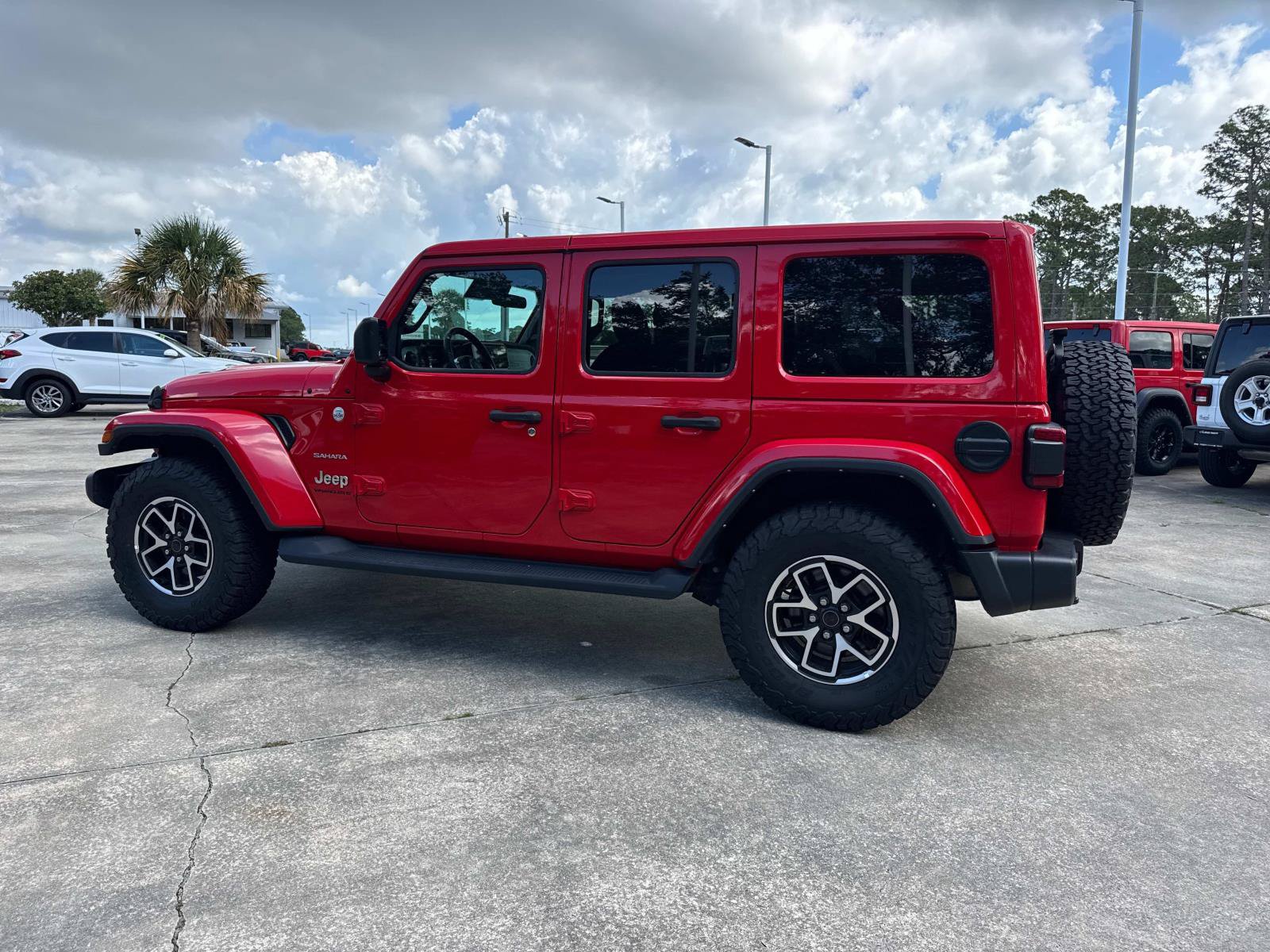 Certified 2024 Jeep Wrangler Unlimited Sahara AWD/4WD image 5