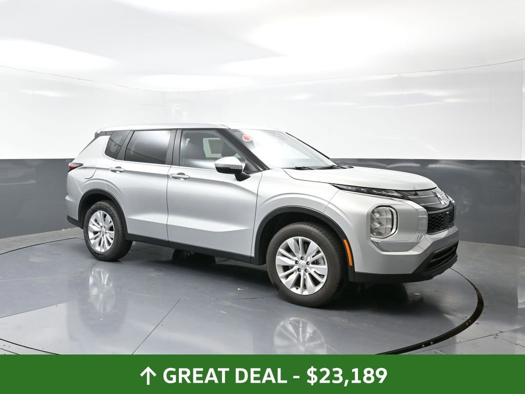 Used 2025 Mitsubishi Outlander ES image 3