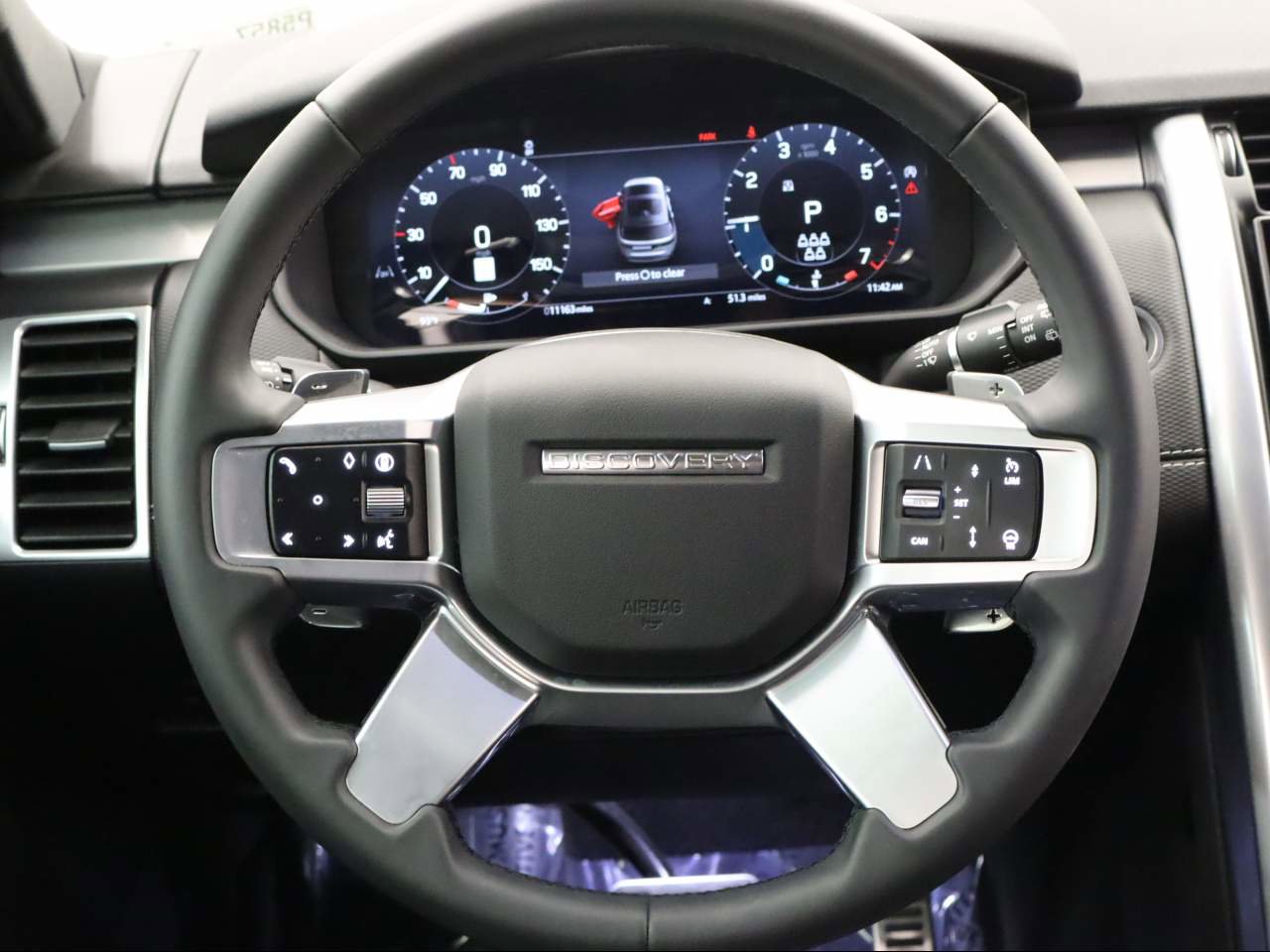 Used 2024 Land Rover Discovery Dynamic SE image 14