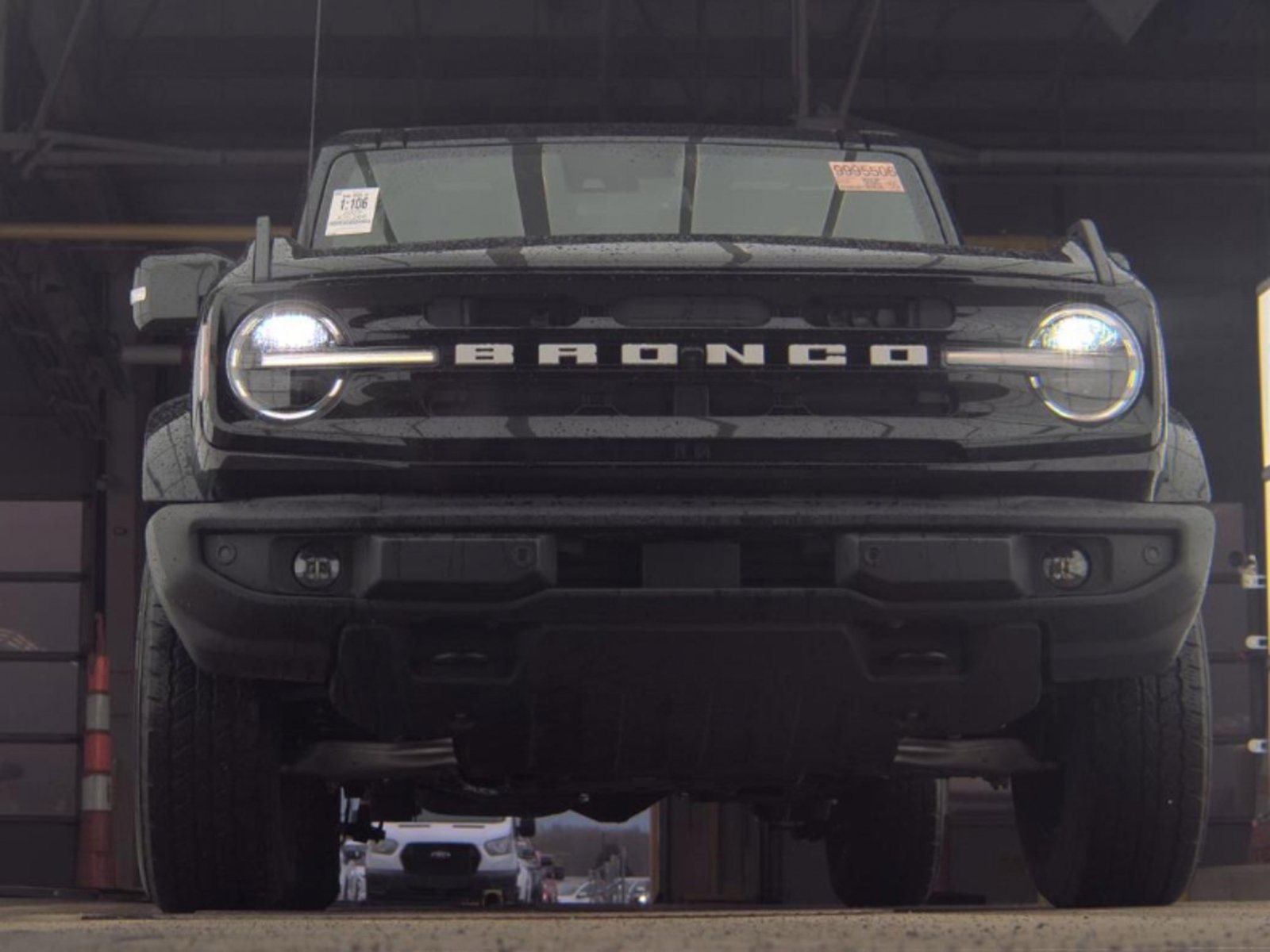 Used 2023 Ford Bronco Outer Banks AWD/4WD image 3