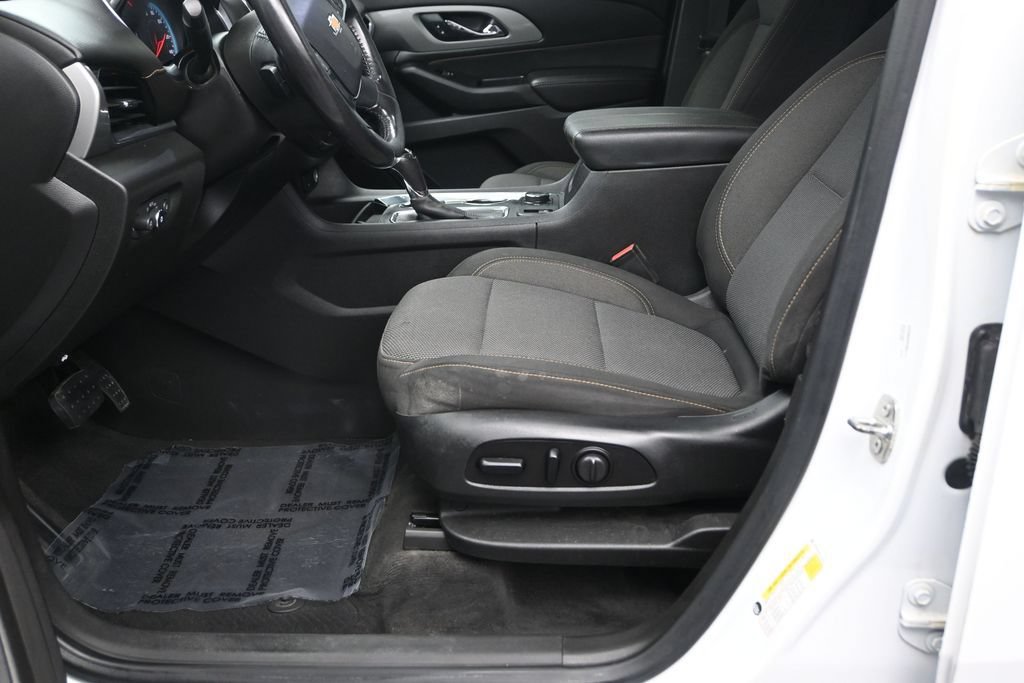 Used 2020 Chevrolet Traverse LT FWD image 11