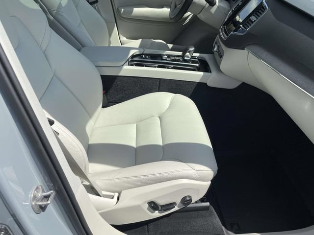 Used 2025 Volvo XC90 T8 Plus w/ Protection Package Premier AWD/4WD image 19