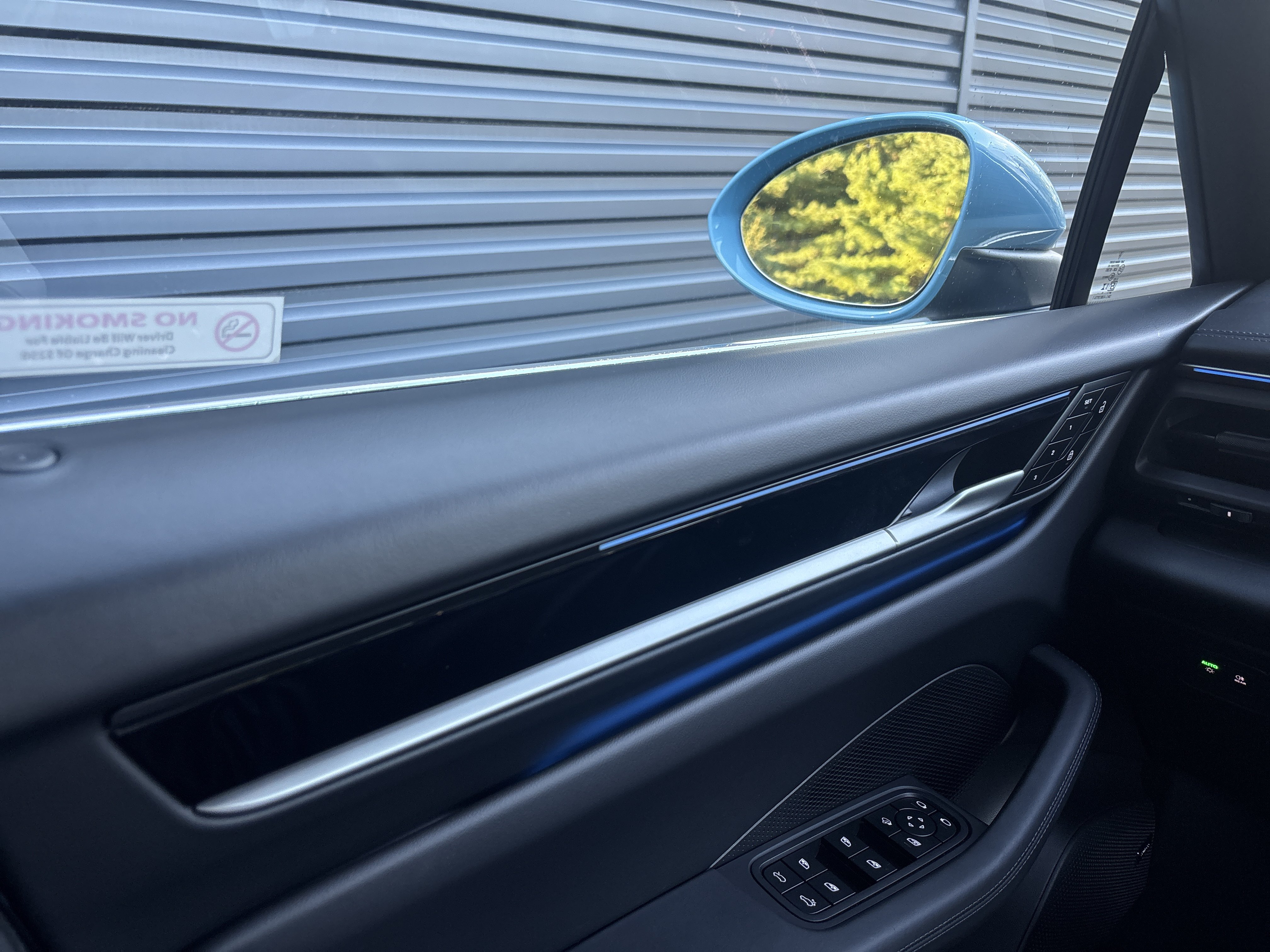 New 2025 Porsche Macan 4S Electric AWD/4WD image 17