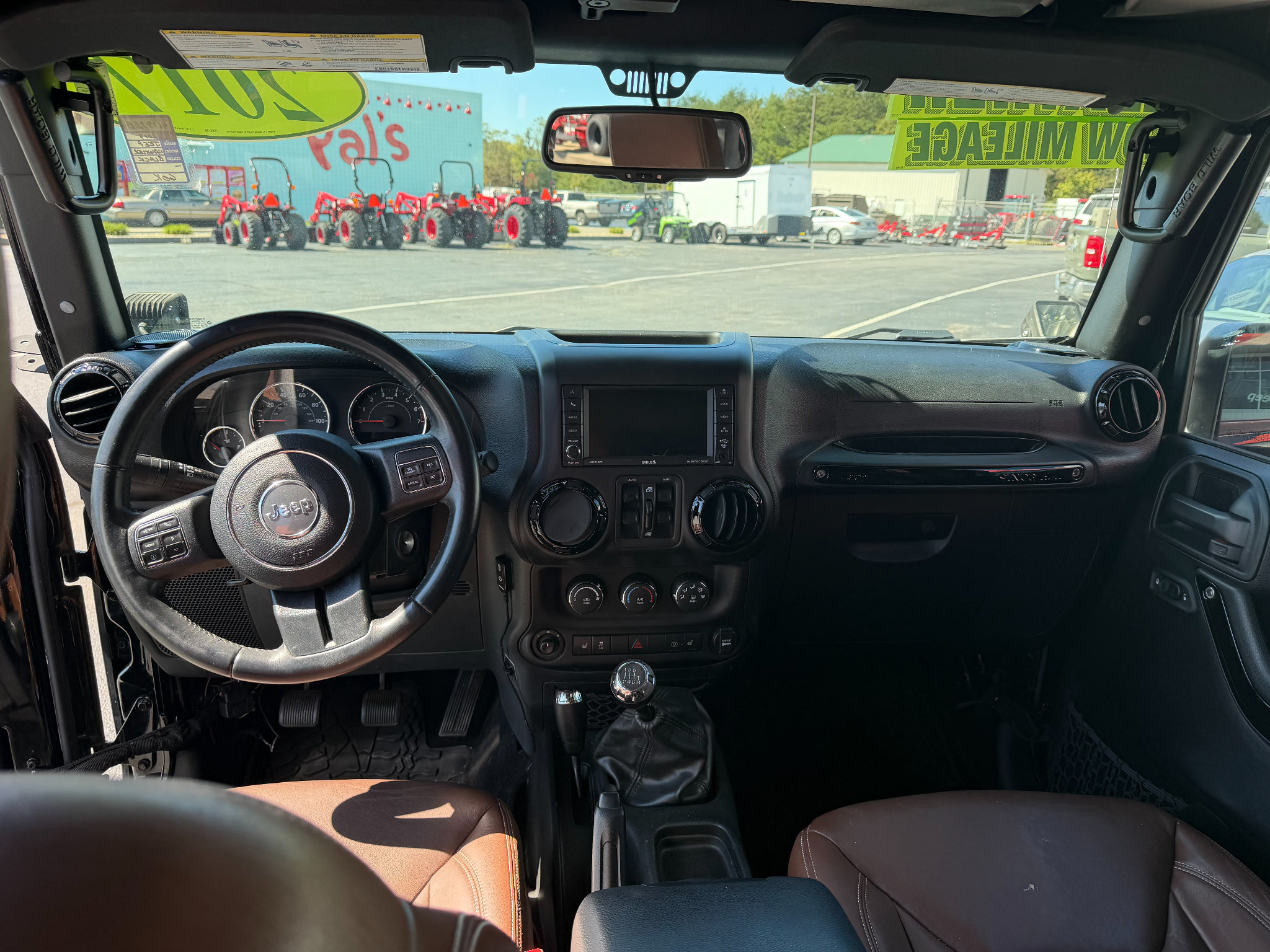 Used 2017 Jeep Wrangler Unlimited Sahara w/ Connectivity Group AWD/4WD image 10