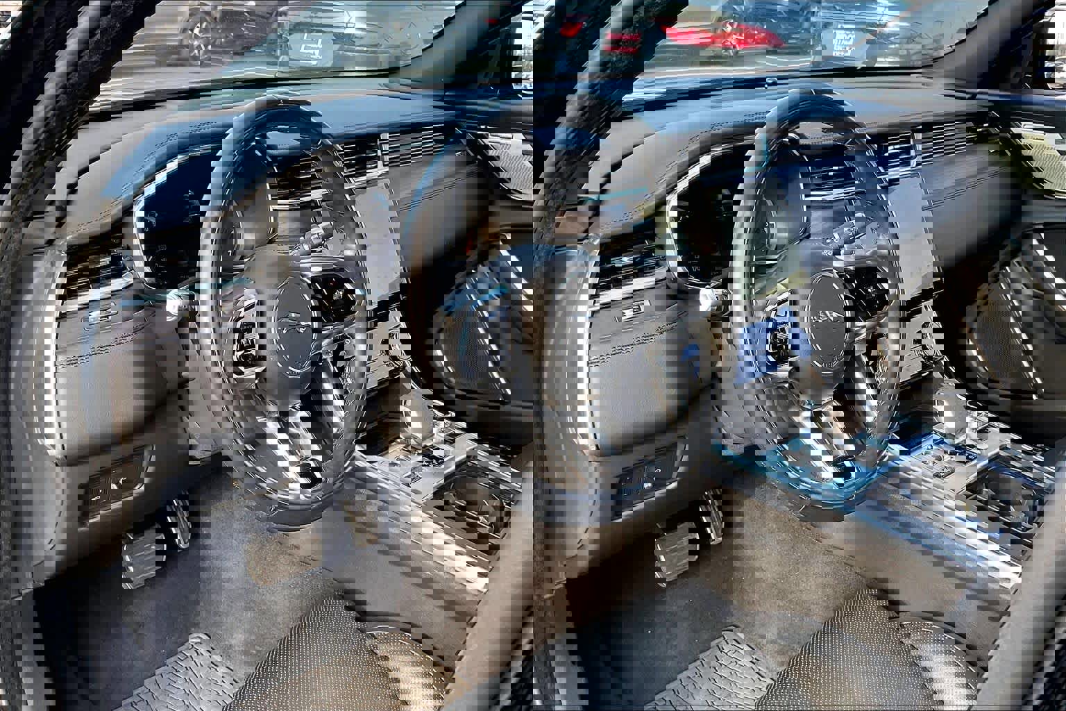 Used 2022 Jaguar XF SE image 16