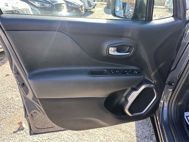 Certified 2022 Jeep Renegade Latitude w/ Convenience Group image 11