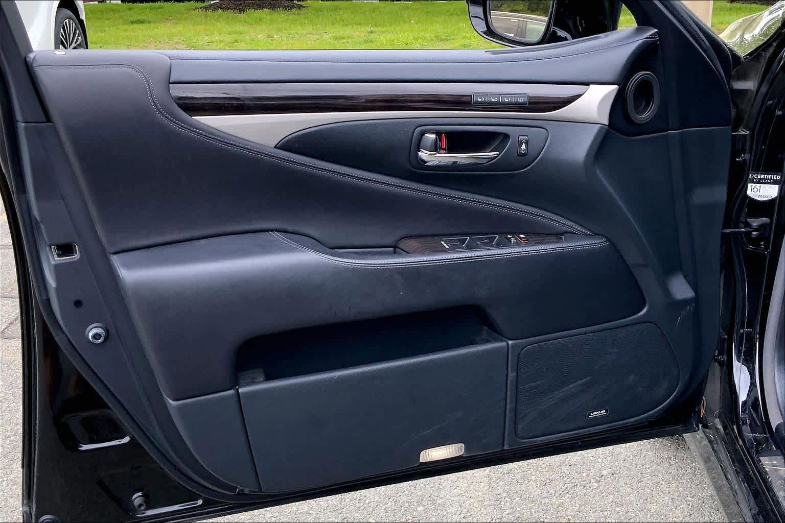 Used 2016 Lexus LS 460 AWD w/ Comfort Package image 22