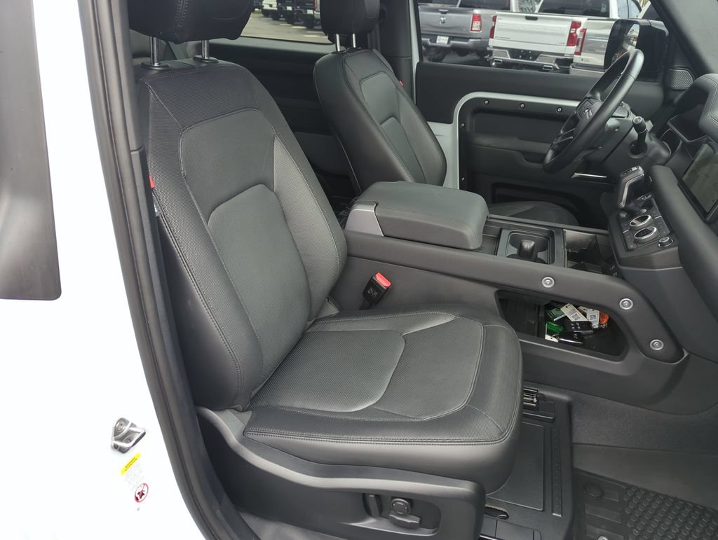 Used 2023 Land Rover Defender 90 X-Dynamic SE AWD/4WD image 29