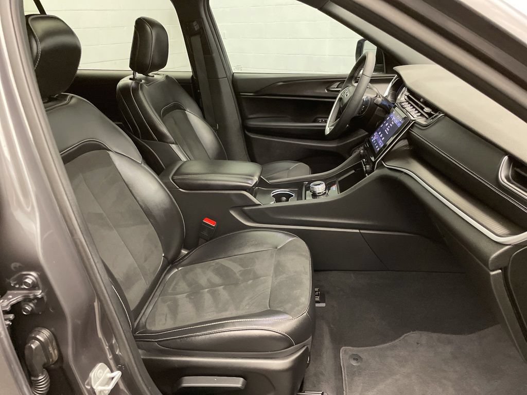 Certified 2025 Jeep Grand Cherokee L Altitude AWD/4WD image 22