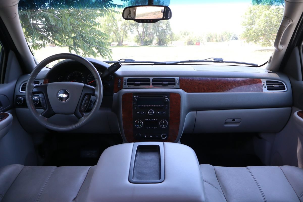 Used 2008 Chevrolet Suburban LT w/ LT Preferred Equipment Group AWD/4WD image 16