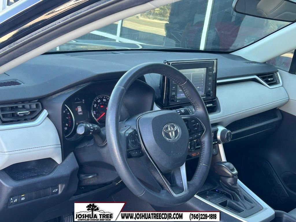 Used 2021 Toyota RAV4 XLE Premium image 11