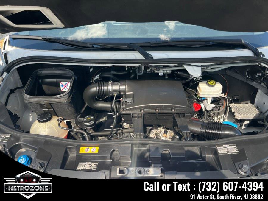 Used 2019 Freightliner Sprinter 3500 w/ Premium Package image 36