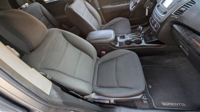 Used 2015 Kia Sorento LX image 19