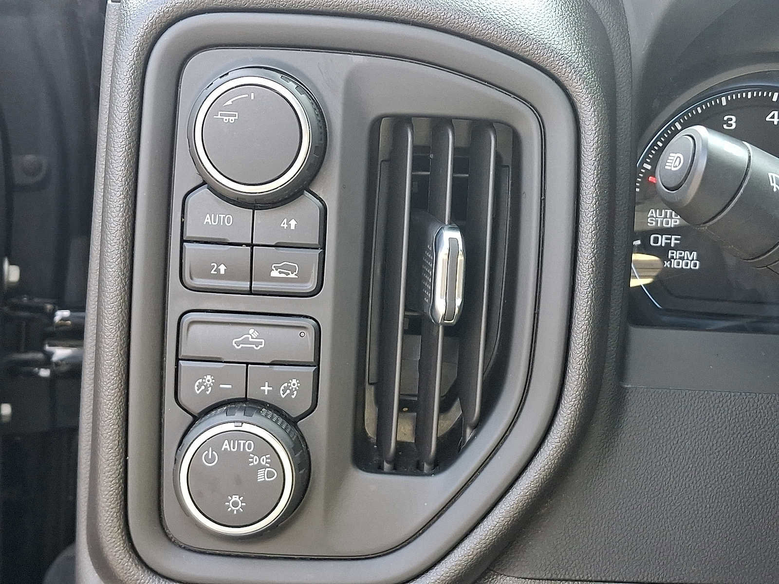 Used 2023 Chevrolet Silverado 1500 Custom image 25