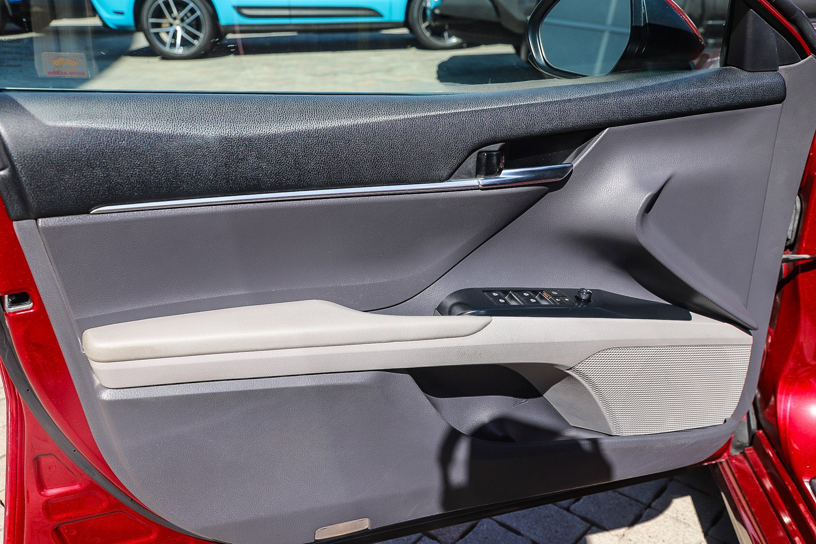 Used 2018 Toyota Camry SE FWD image 21