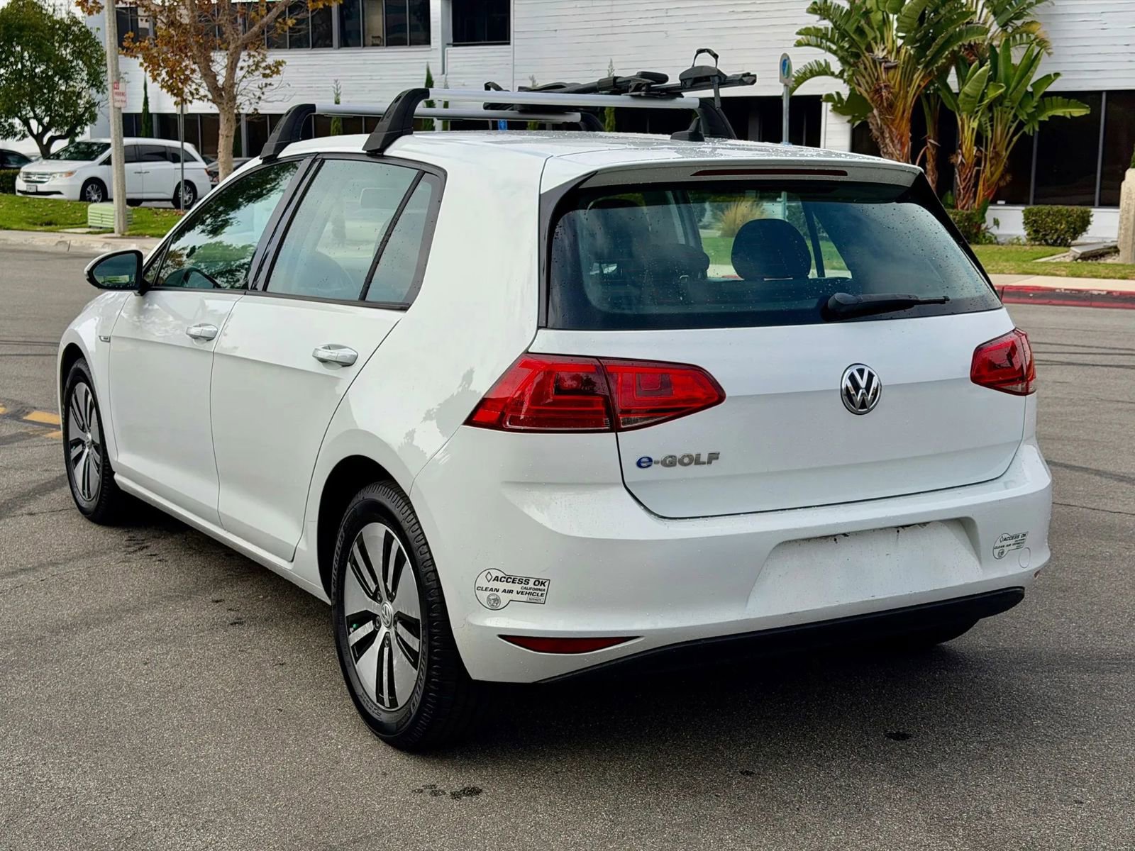 Used 2016 Volkswagen e-Golf SE w/ DC Fast Charging Package image 7