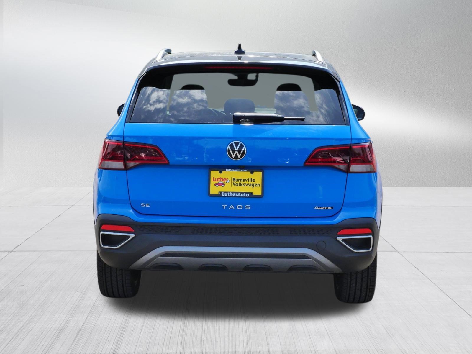 Certified 2024 Volkswagen Taos SE w/ Panoramic Sunroof Package AWD/4WD image 6