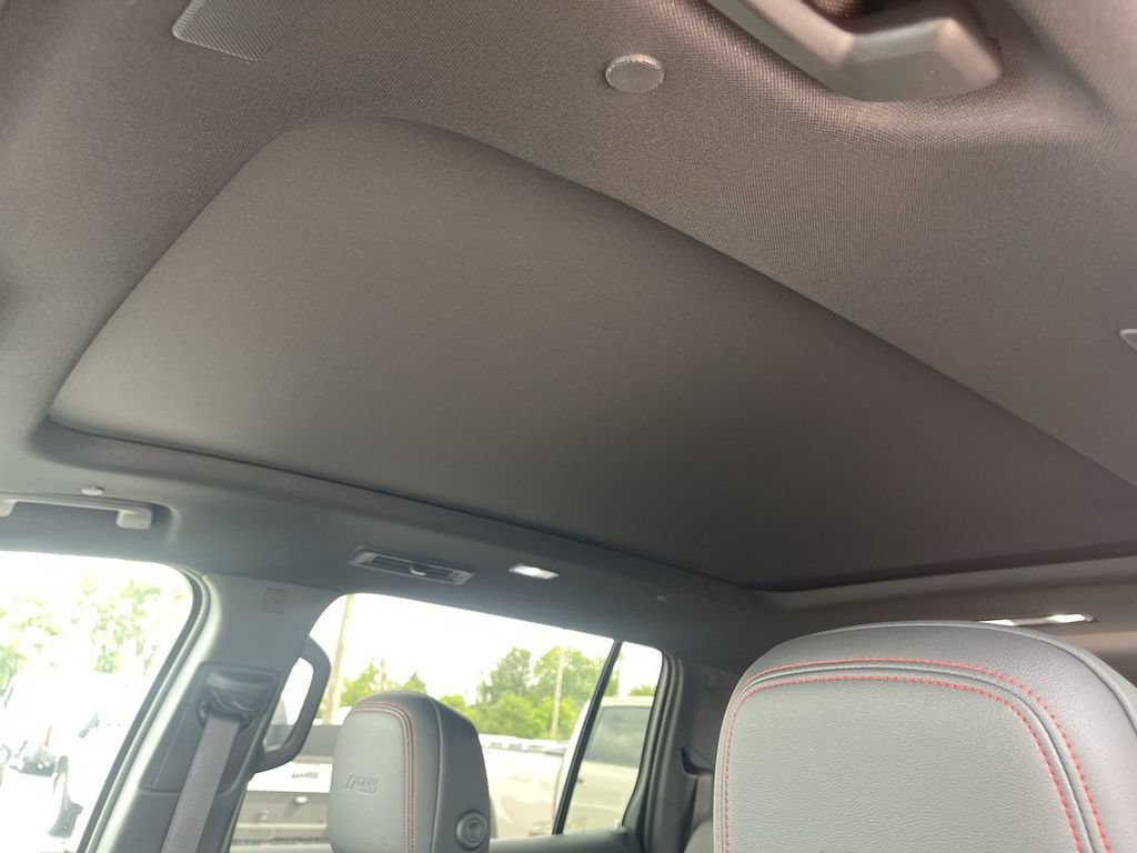 New 2026 Chevrolet Traverse RS w/ LPO, Floor Liner Package AWD/4WD image 22