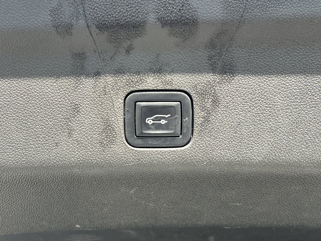 Used 2023 Chevrolet Tahoe LT image 32