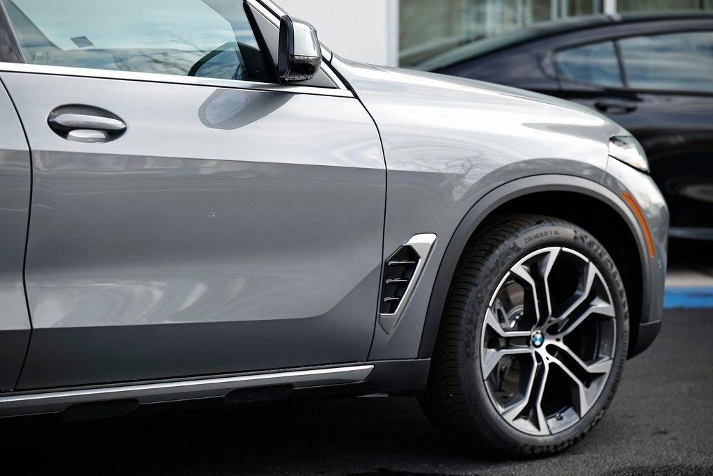 New 2026 BMW X5 xDrive40i w/ Executive Package image 8