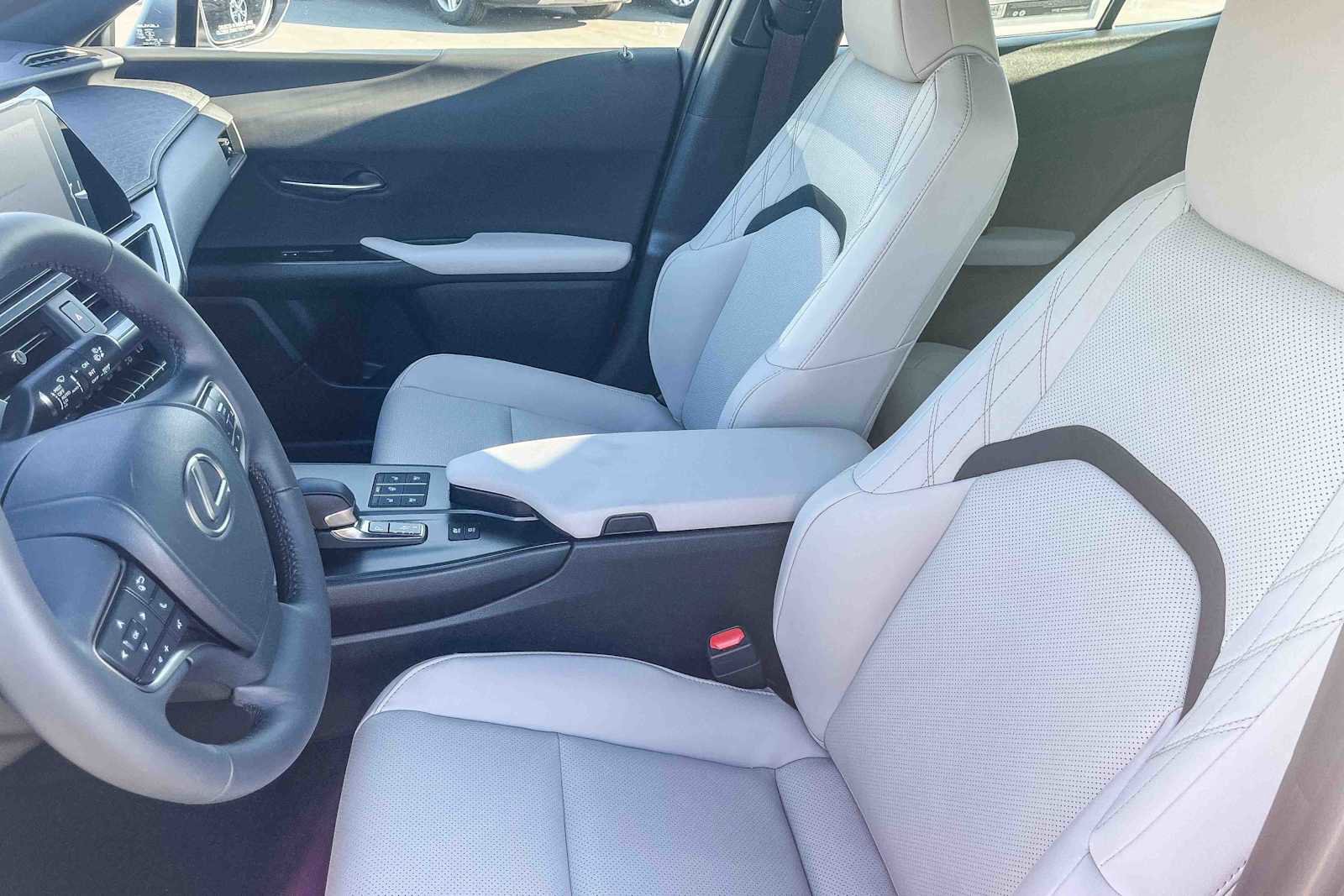 New 2025 Lexus UX 300h AWD image 18