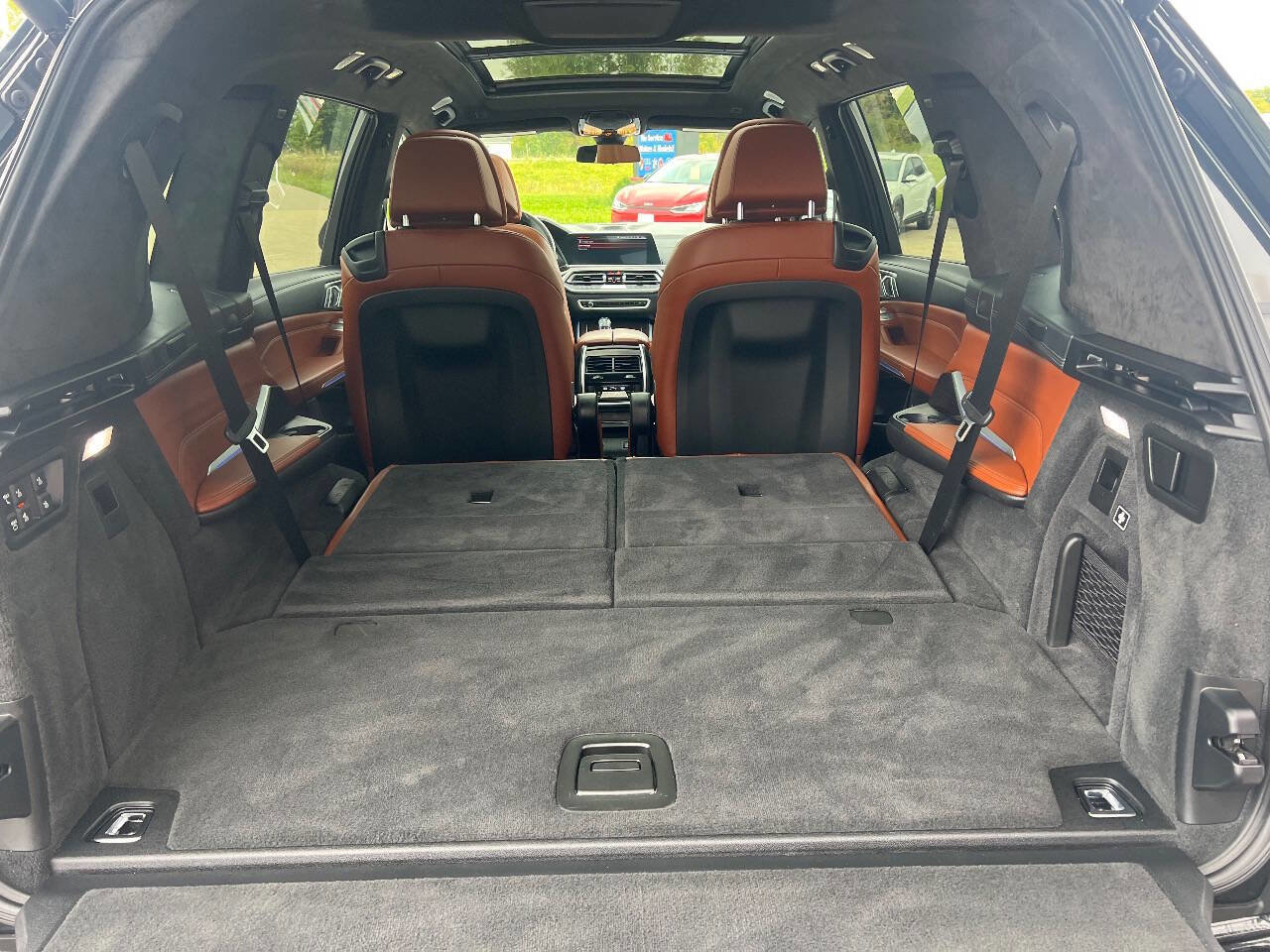 Used 2021 BMW X7 M50i w/ Executive Package image 34