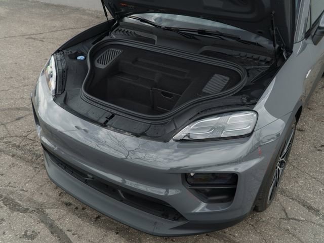 Certified 2025 Porsche Macan 4 Electric image 15