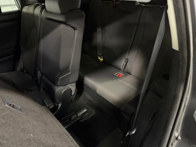 Used 2020 Toyota Highlander LE image 12